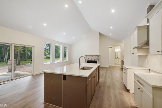 55420 Jewell Road, Shelby Twp, MI 48315