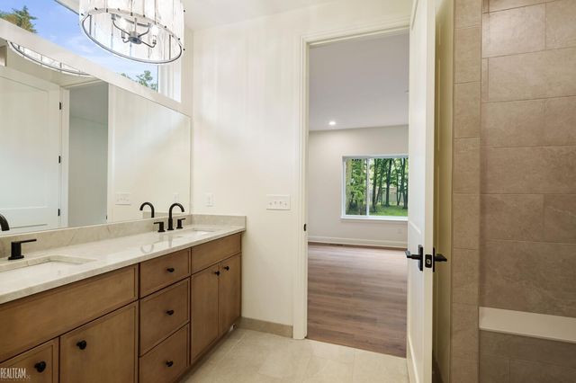 55420 Jewell Road, Shelby Twp, MI 48315