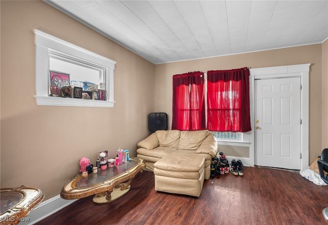 3812 Poe Avenue, Cleveland, OH 44109