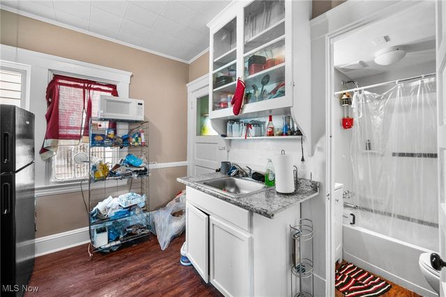 3812 Poe Avenue, Cleveland, OH 44109