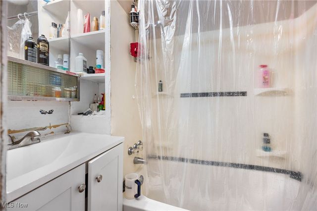 3812 Poe Avenue, Cleveland, OH 44109