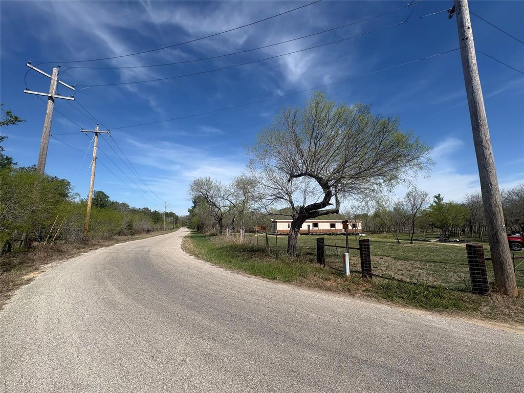 1285 Burdette Wells RD, Lockhart, TX 78644