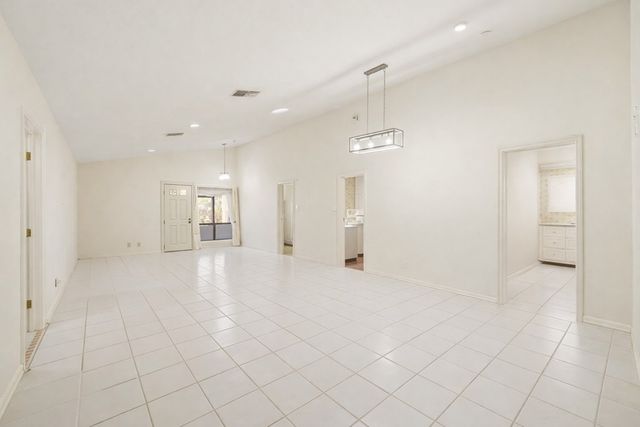 368 Englewood Dr, Kerrville, TX 78028