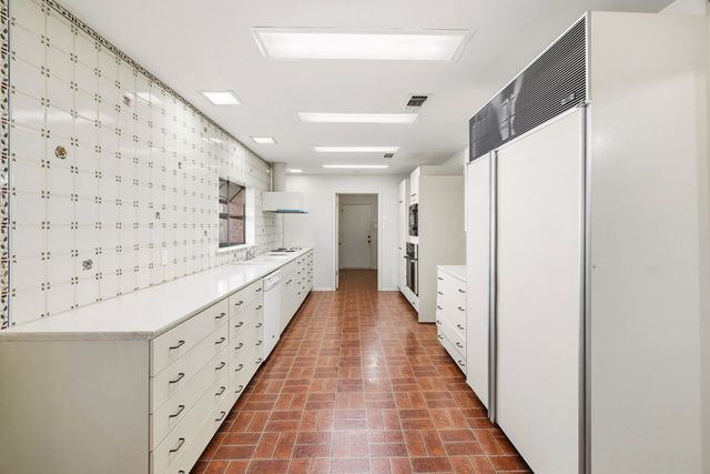 368 Englewood Dr, Kerrville, TX 78028