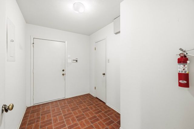 368 Englewood Dr, Kerrville, TX 78028