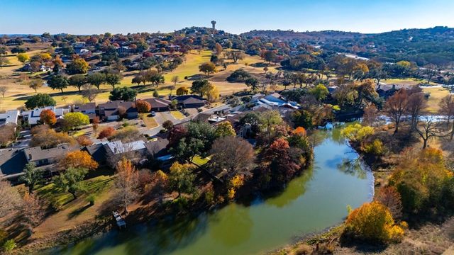 368 Englewood Dr, Kerrville, TX 78028