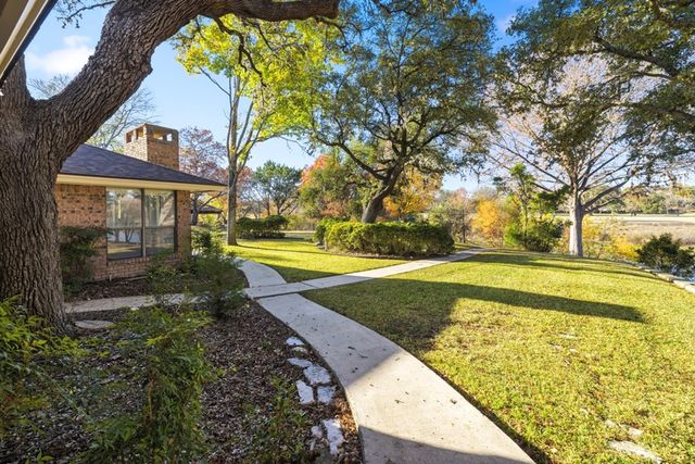 368 Englewood Dr, Kerrville, TX 78028