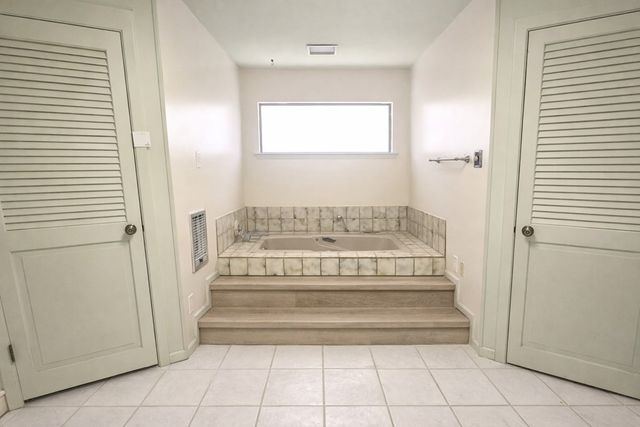 368 Englewood Dr, Kerrville, TX 78028