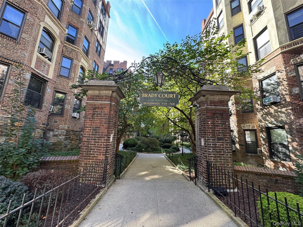 762 Brady Avenue 221, Bronx, NY 10462