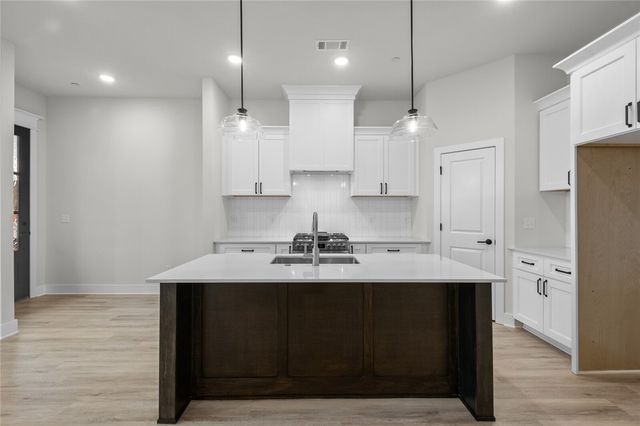 3058 W Berkeley Avenue, Rogers, AR 72758