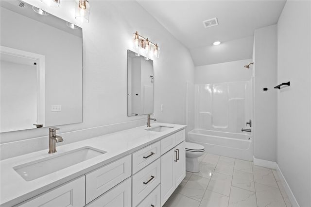 3058 W Berkeley Avenue, Rogers, AR 72758