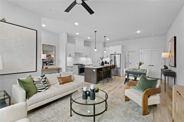 3058 W Berkeley Avenue, Rogers, AR 72758