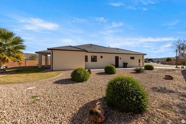 2360 W CHARDONNAY LN, St. George, UT 84770