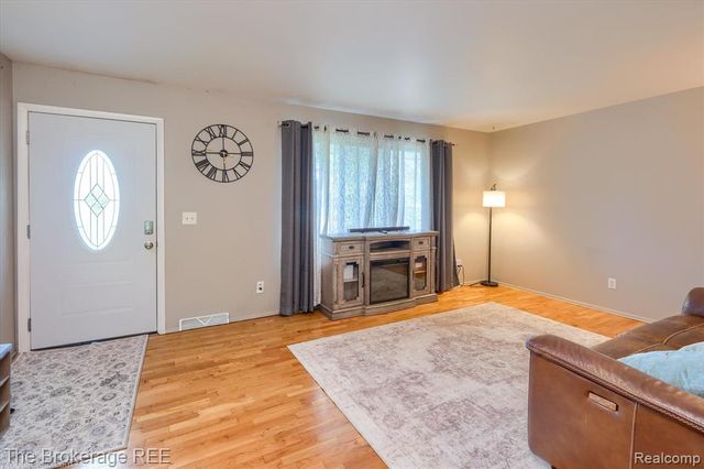 5042 Cook Road, Swartz Creek, MI 48473