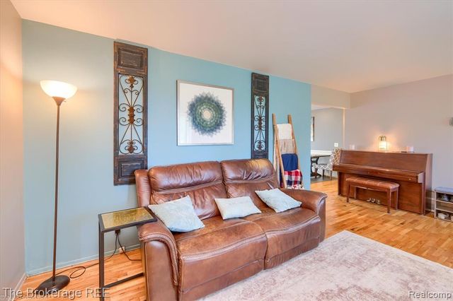 5042 Cook Road, Swartz Creek, MI 48473