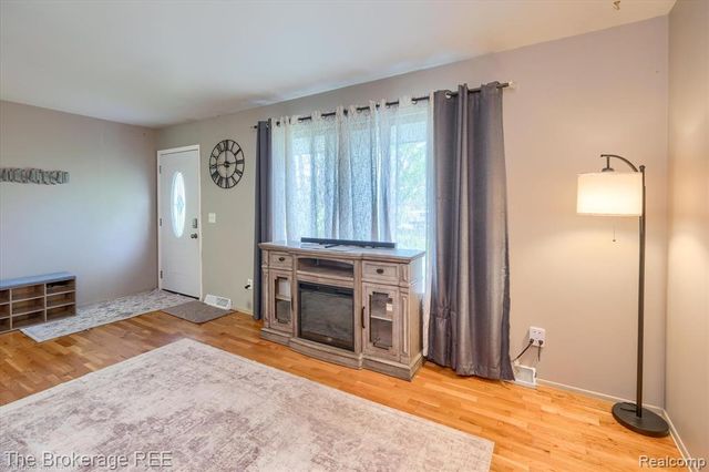 5042 Cook Road, Swartz Creek, MI 48473