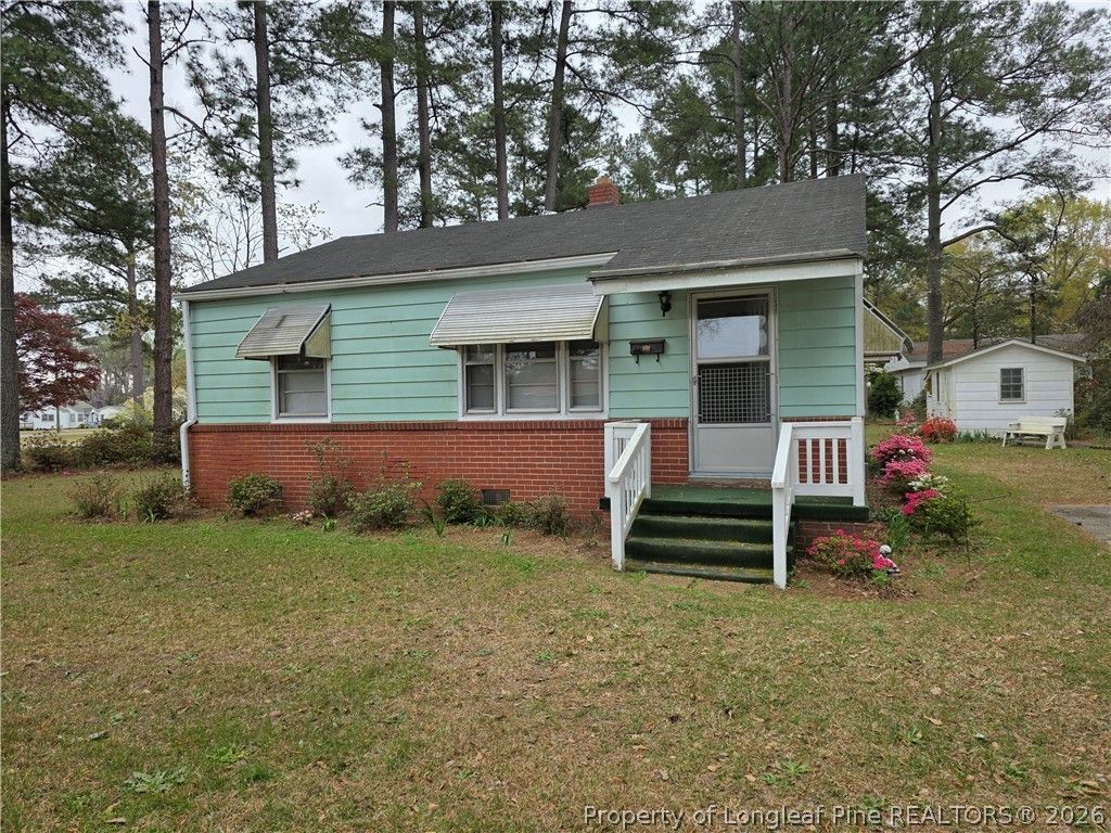407 North Edinborough Street, Red Springs, NC 28377 — exterior