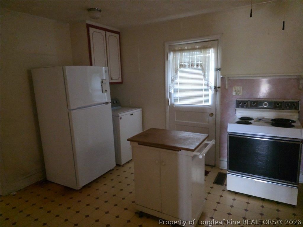 407 North Edinborough Street, Red Springs, NC 28377 — photo 6