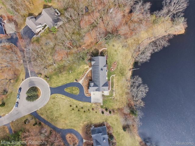 4009 Dabish Drive, Lake Orion Village, MI 48362