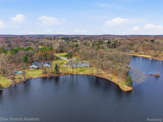 4009 Dabish Drive, Lake Orion Village, MI 48362