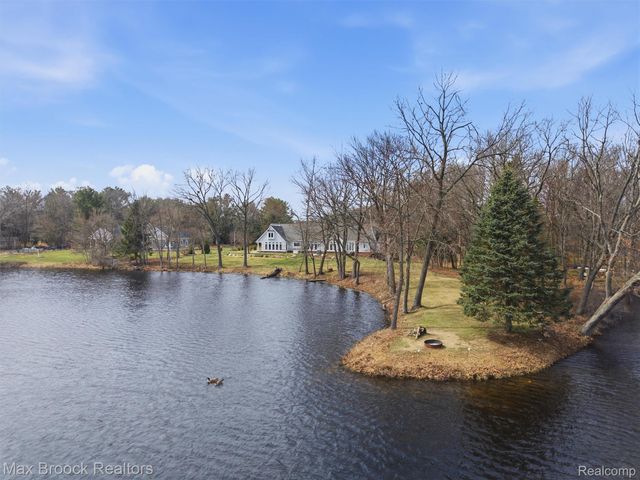 4009 Dabish Drive, Lake Orion Village, MI 48362