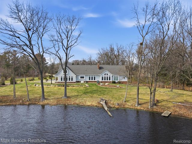 4009 Dabish Drive, Lake Orion Village, MI 48362