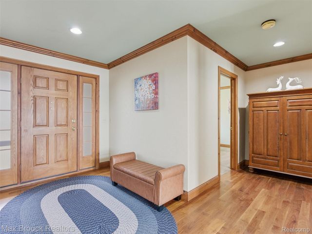 4009 Dabish Drive, Lake Orion Village, MI 48362