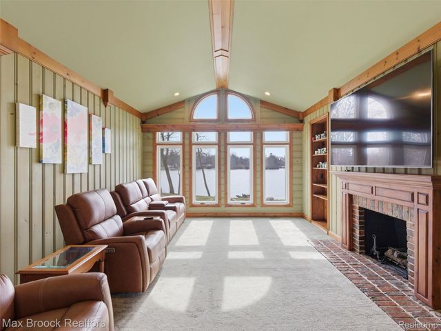 4009 Dabish Drive, Lake Orion Village, MI 48362