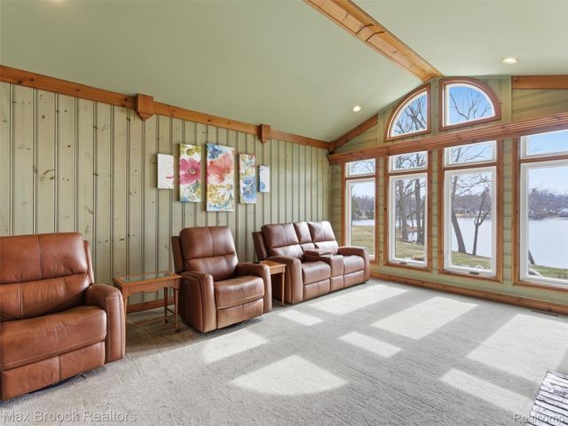 4009 Dabish Drive, Lake Orion Village, MI 48362