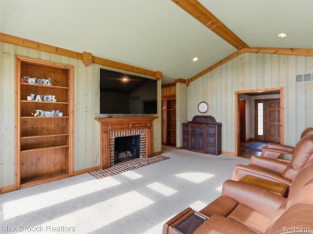 4009 Dabish Drive, Lake Orion Village, MI 48362