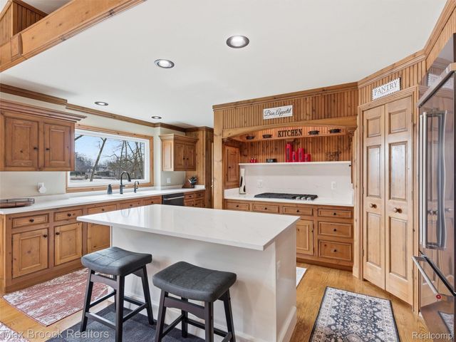 4009 Dabish Drive, Lake Orion Village, MI 48362