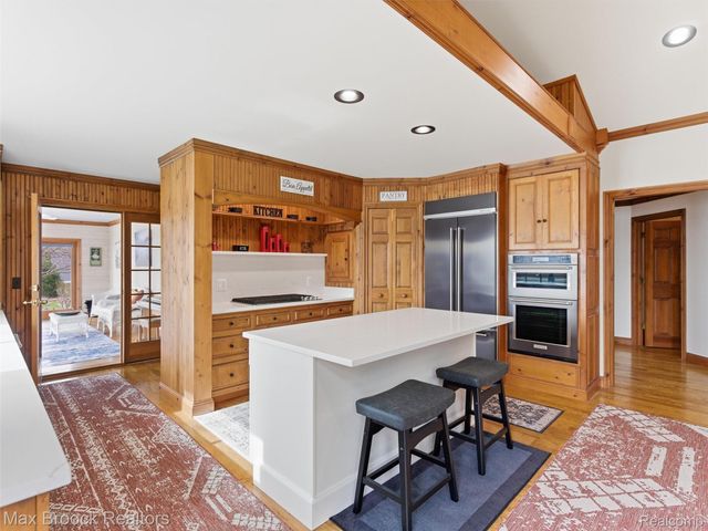 4009 Dabish Drive, Lake Orion Village, MI 48362