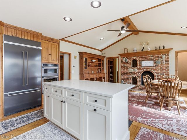 4009 Dabish Drive, Lake Orion Village, MI 48362