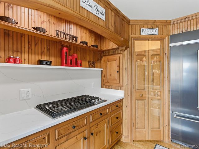 4009 Dabish Drive, Lake Orion Village, MI 48362