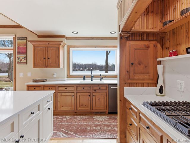 4009 Dabish Drive, Lake Orion Village, MI 48362