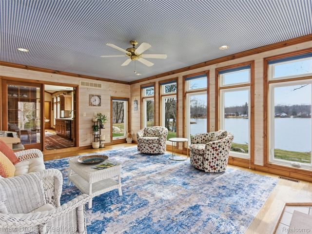 4009 Dabish Drive, Lake Orion Village, MI 48362