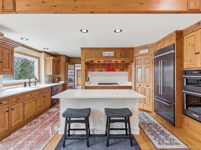 4009 Dabish Drive, Lake Orion Village, MI 48362