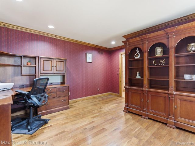 4009 Dabish Drive, Lake Orion Village, MI 48362