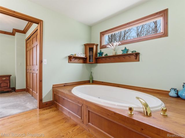 4009 Dabish Drive, Lake Orion Village, MI 48362