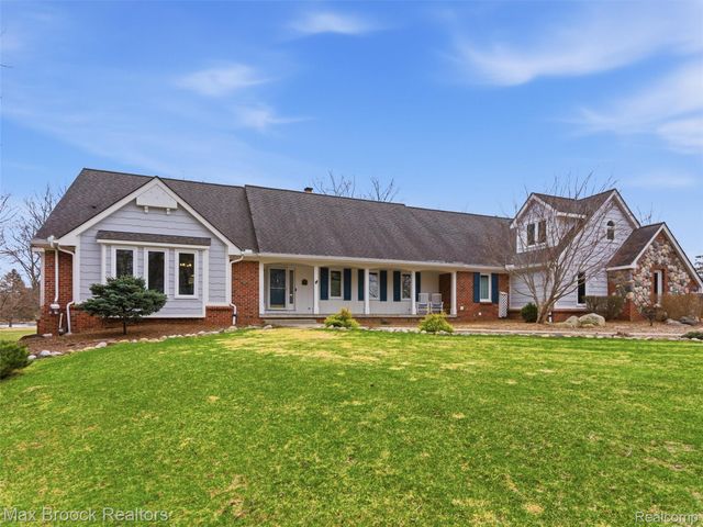 4009 Dabish Drive, Lake Orion Village, MI 48362