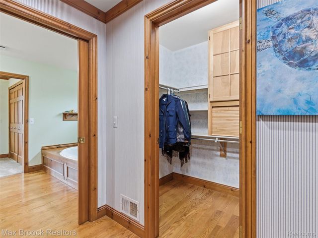 4009 Dabish Drive, Lake Orion Village, MI 48362