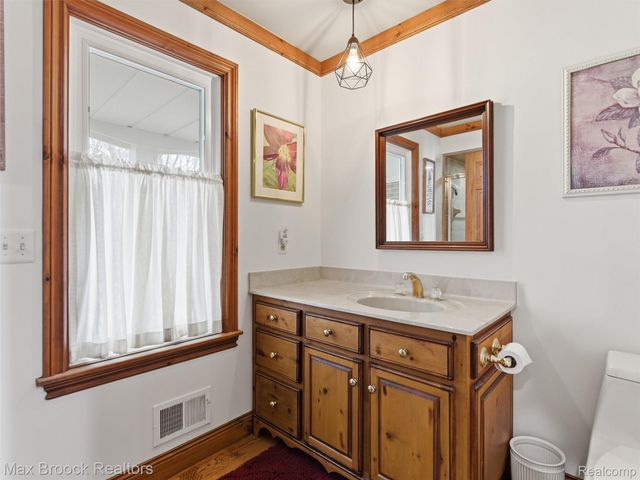 4009 Dabish Drive, Lake Orion Village, MI 48362