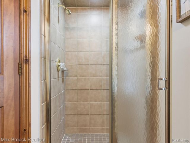 4009 Dabish Drive, Lake Orion Village, MI 48362