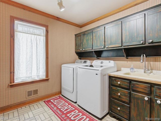 4009 Dabish Drive, Lake Orion Village, MI 48362