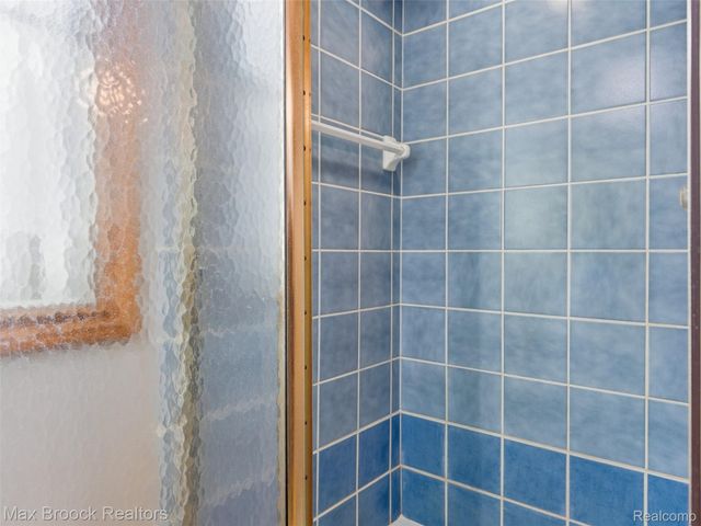 4009 Dabish Drive, Lake Orion Village, MI 48362