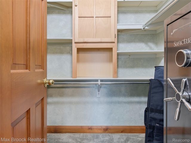 4009 Dabish Drive, Lake Orion Village, MI 48362