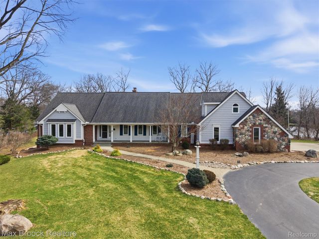 4009 Dabish Drive, Lake Orion Village, MI 48362