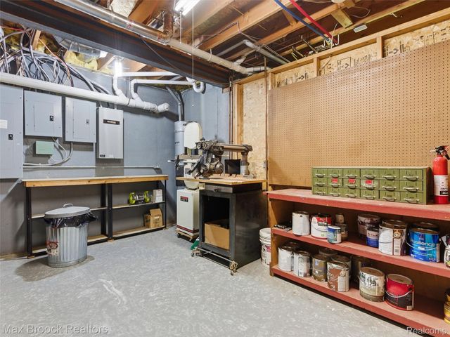 4009 Dabish Drive, Lake Orion Village, MI 48362