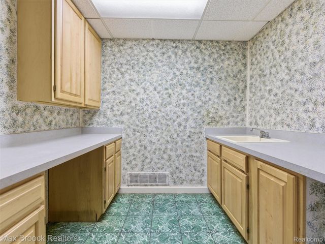 4009 Dabish Drive, Lake Orion Village, MI 48362