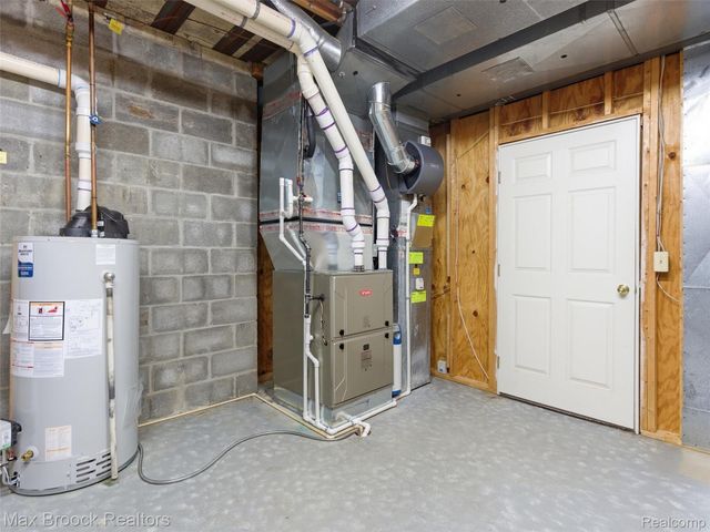 4009 Dabish Drive, Lake Orion Village, MI 48362